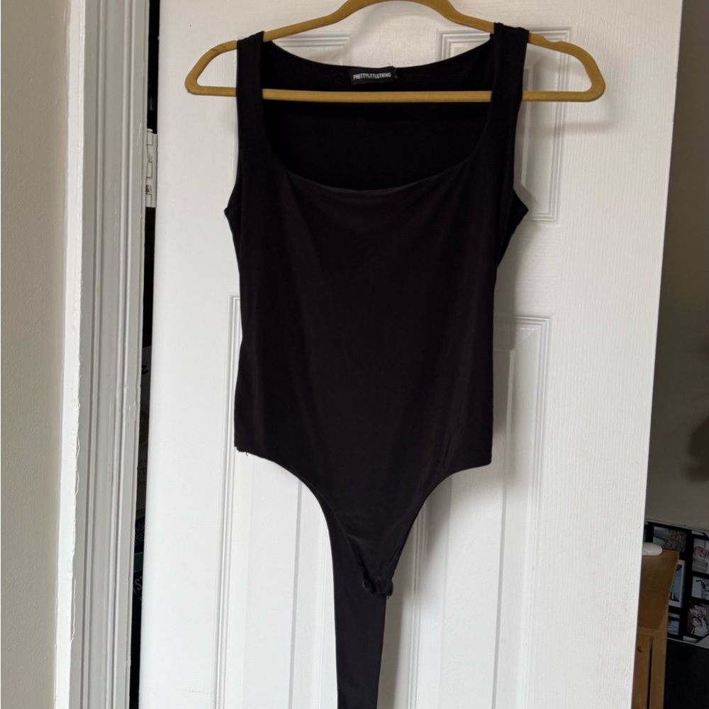 PrettyLittleThing Black Scoop Neck Sleeveless Bodysuit